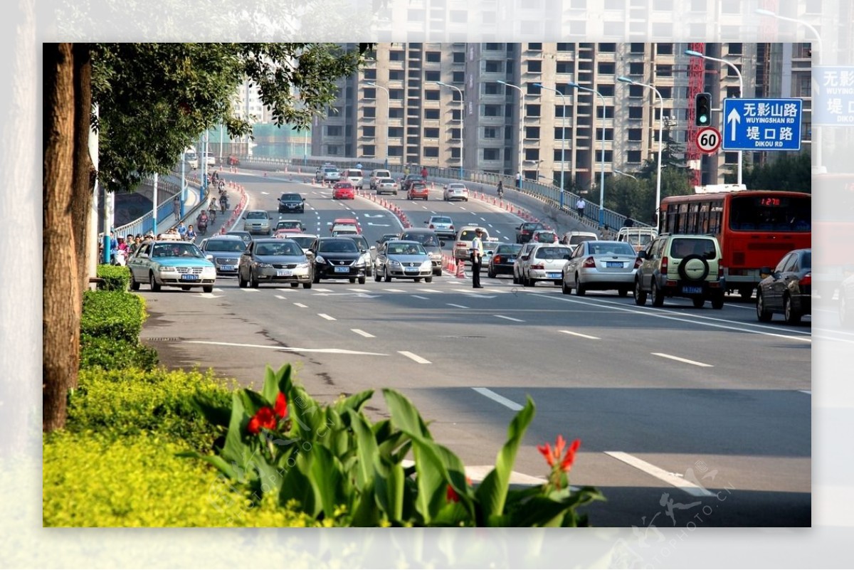 城市道路交通摄影图片