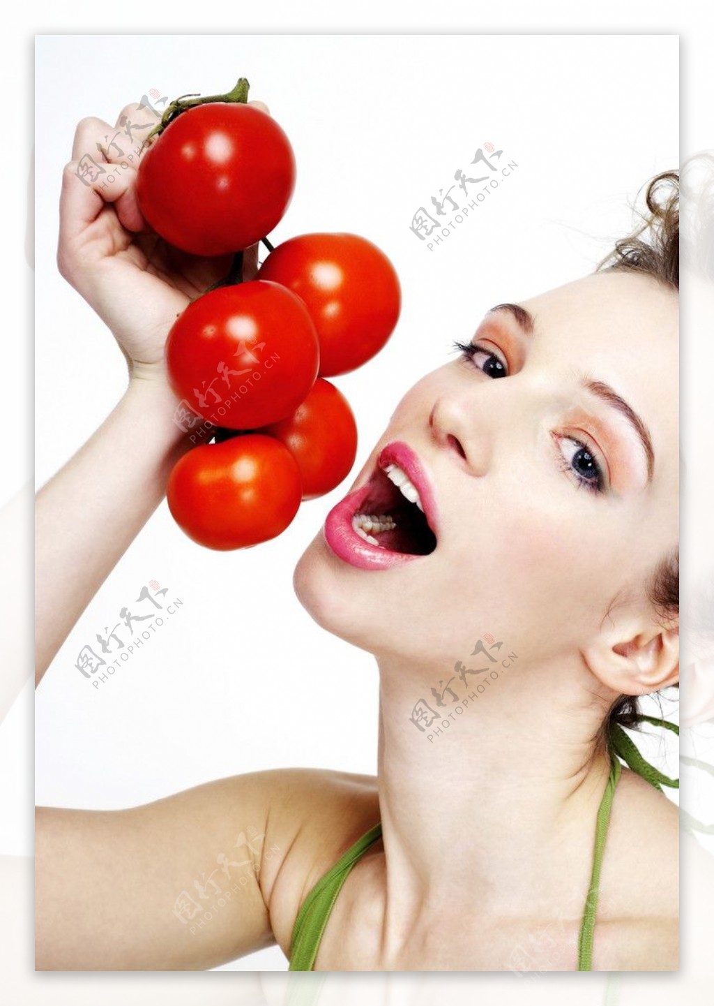 吃西红柿漂亮性感美女图片