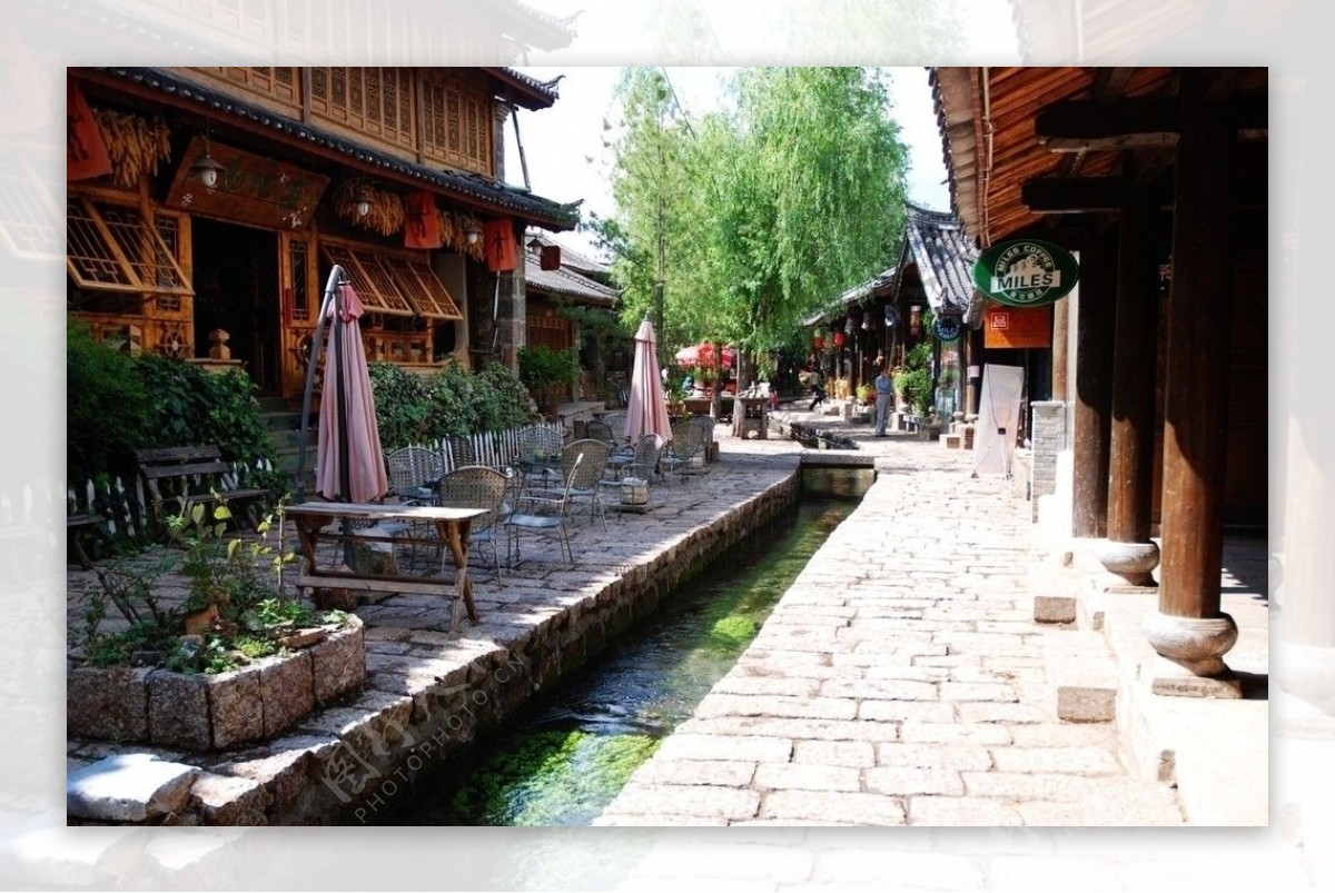 束河古镇的小巷图片