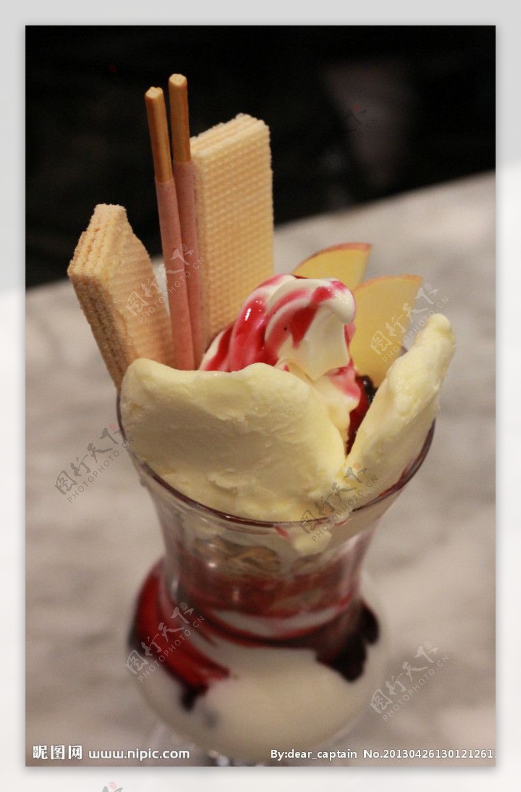 冰淇淋巴菲图片