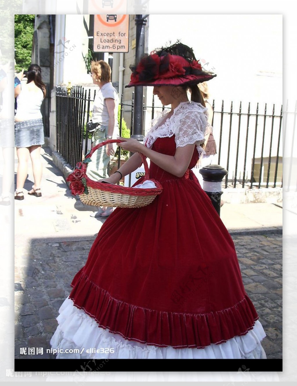 英国古典女孩红裙篮子图片