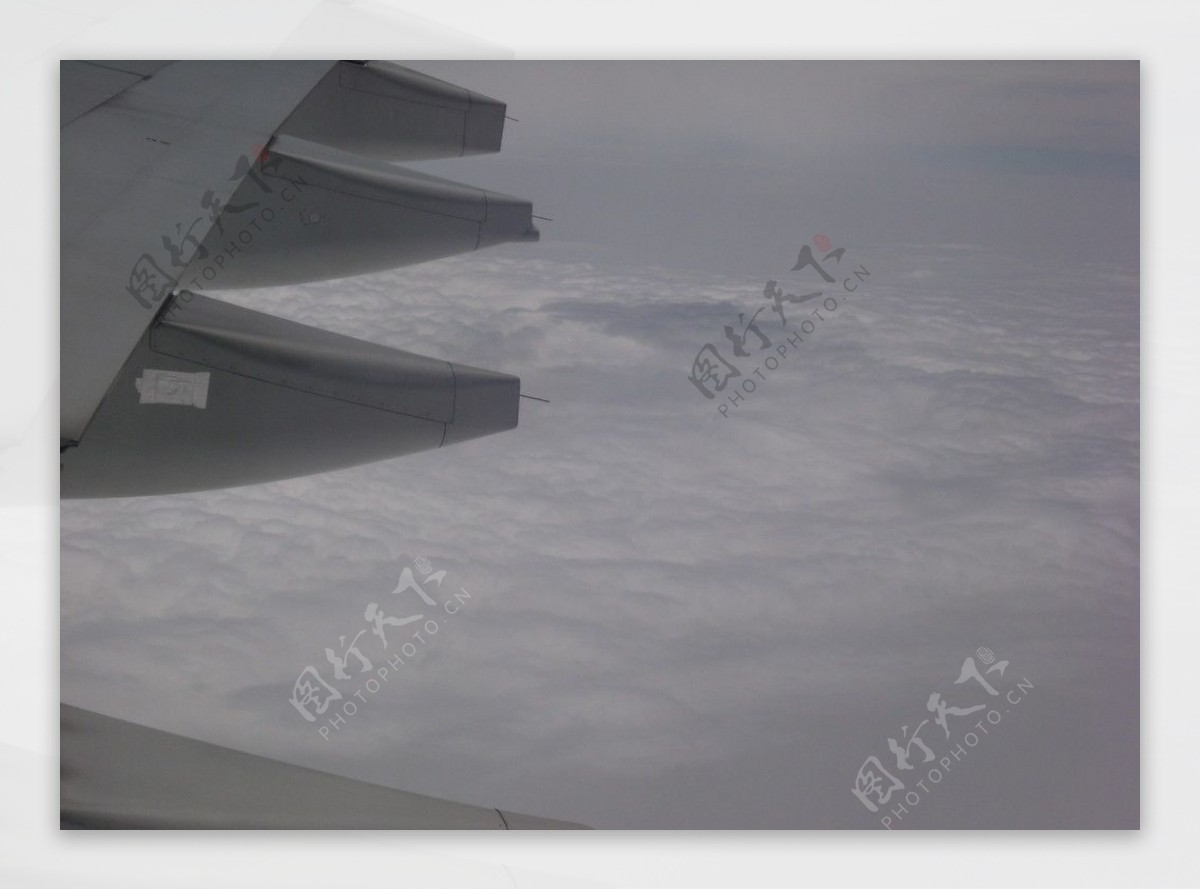 机翼和云海图片