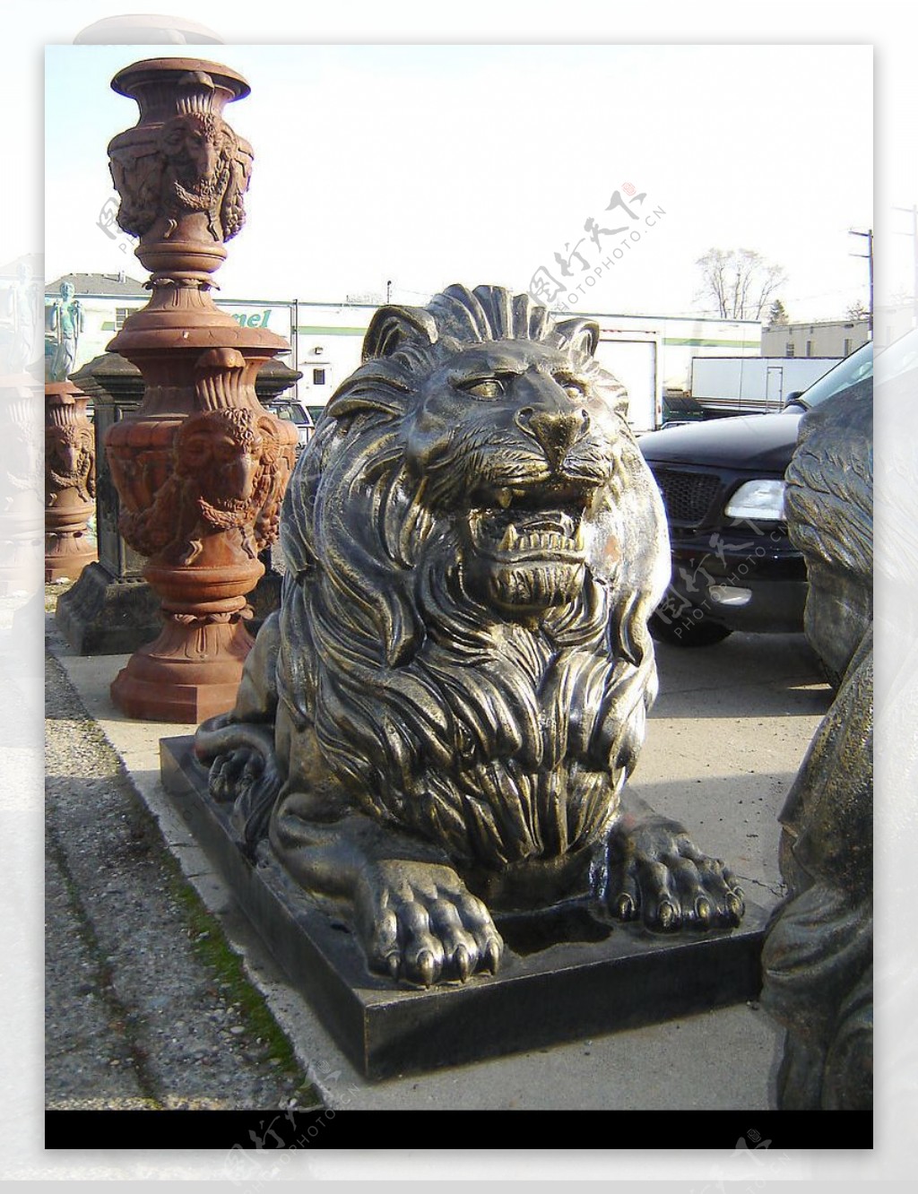 狮子铜像图片