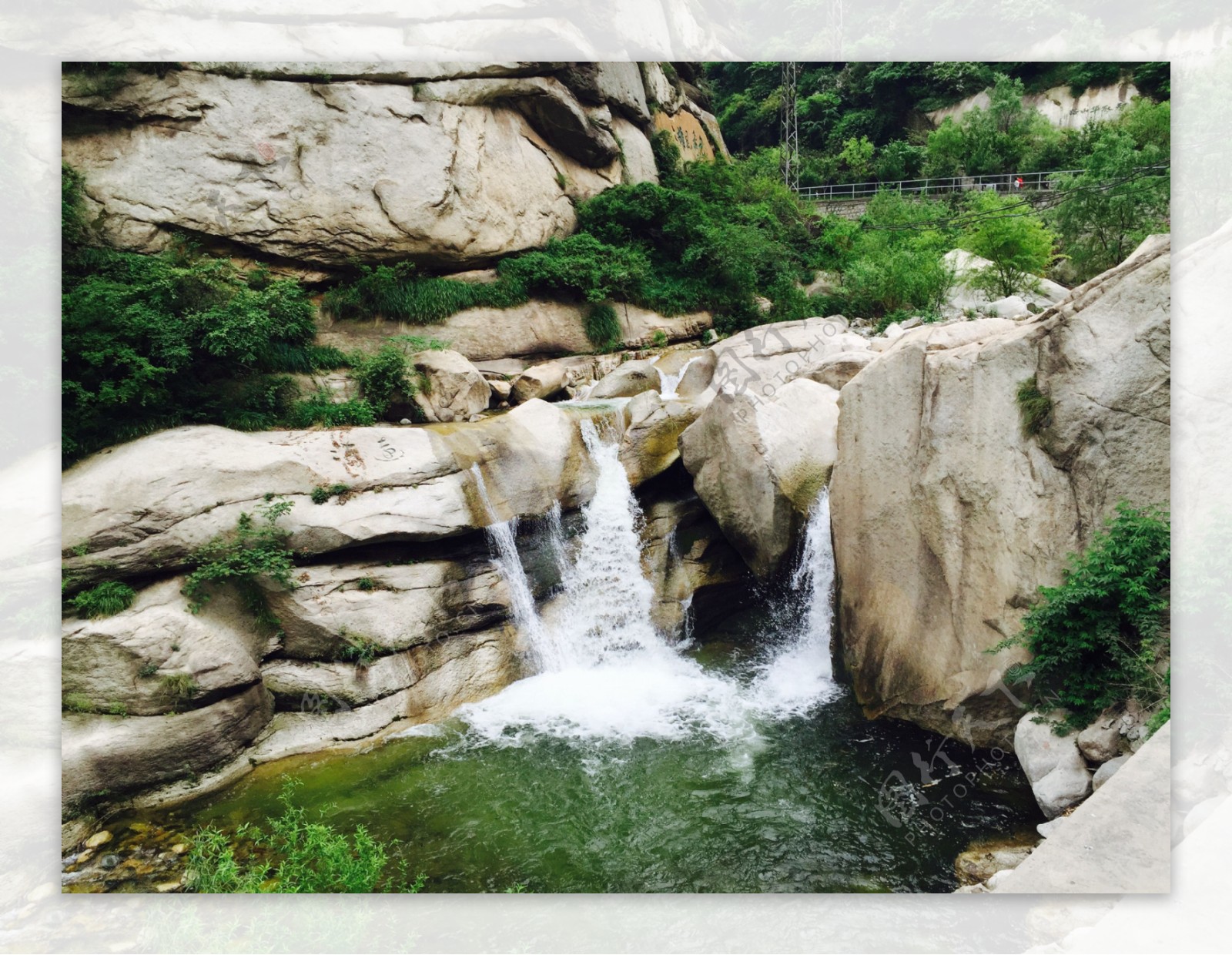 华山山水瀑布图片