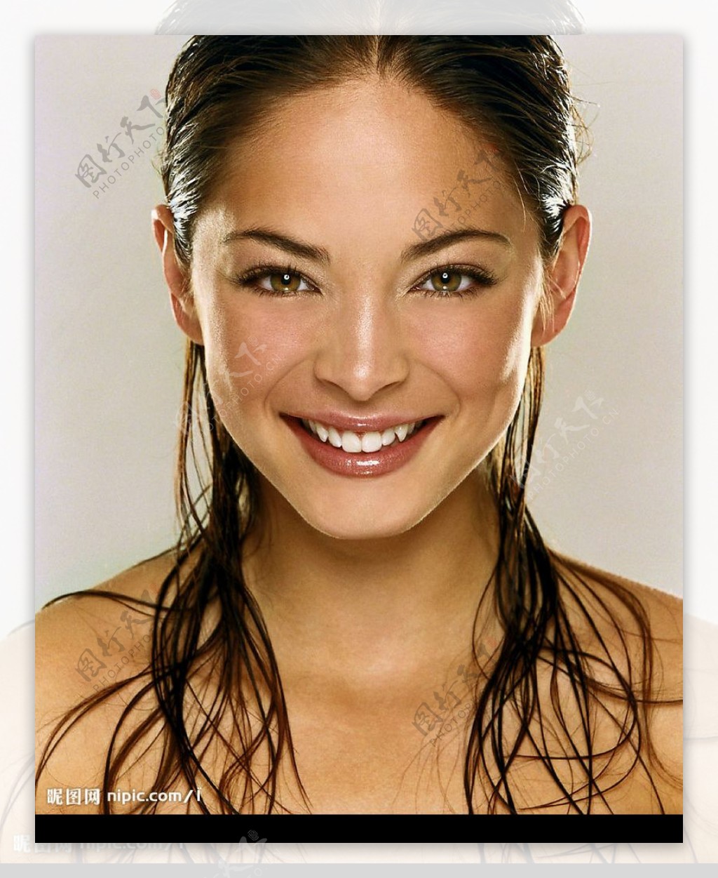 女性模特头部特写化妆品广告素材图片