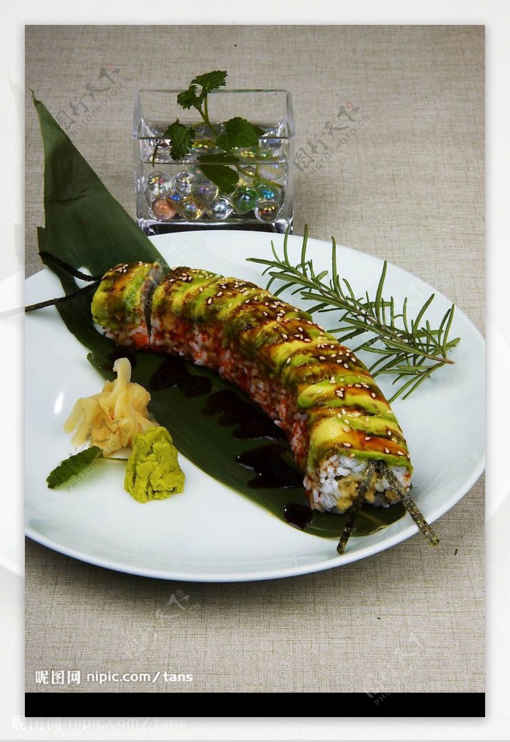 日本料理菜青虫卷图片