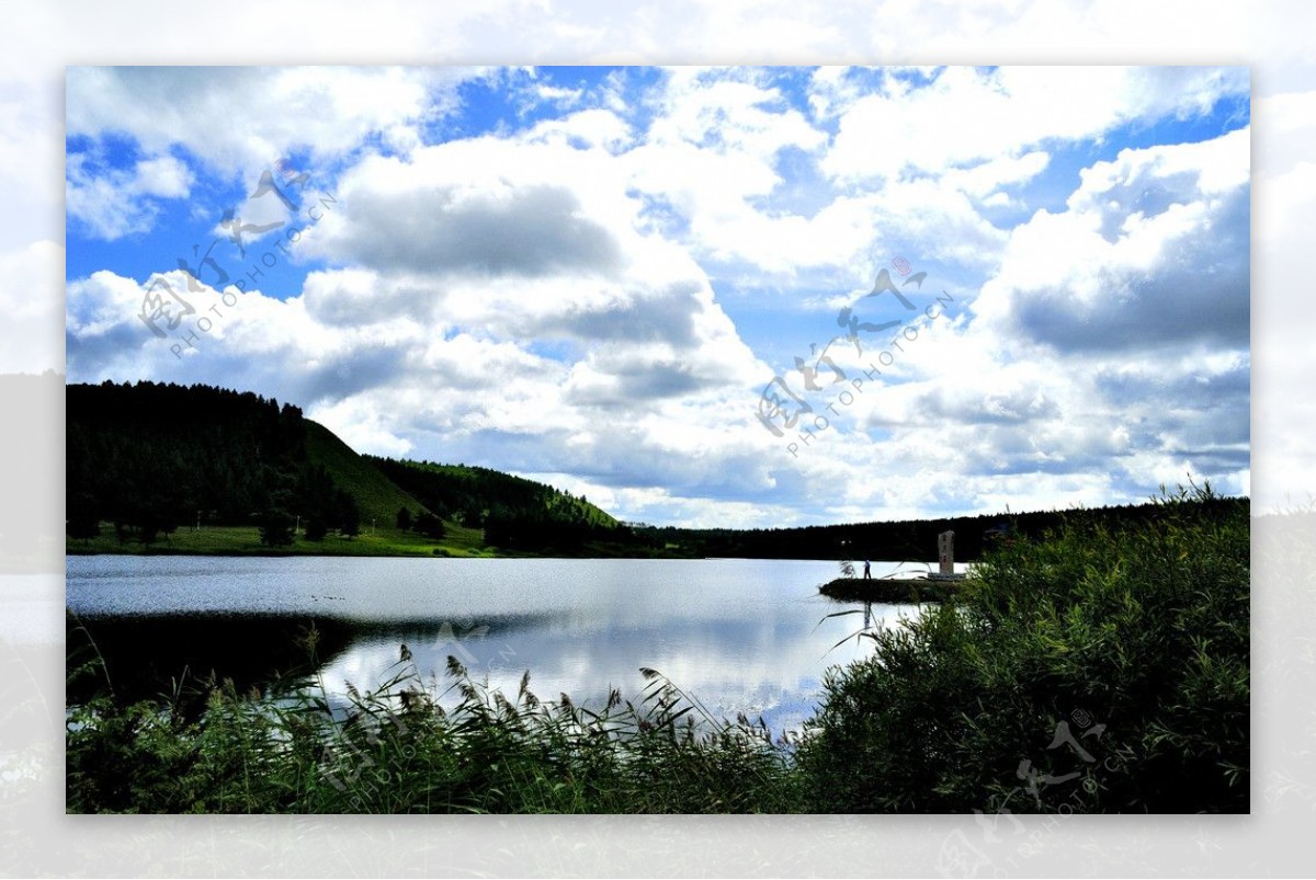 红花尔基翠月湖图片