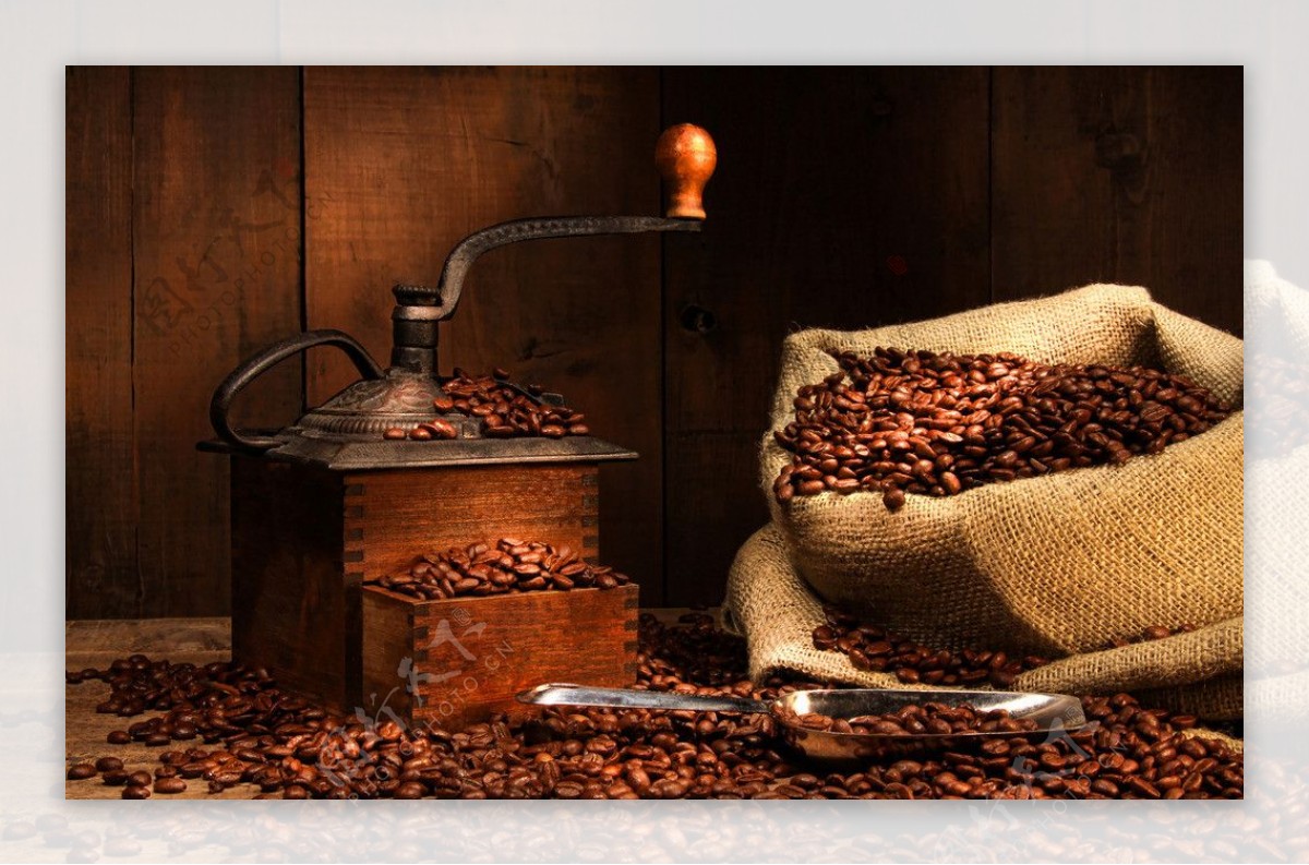 咖啡豆和咖啡机图片