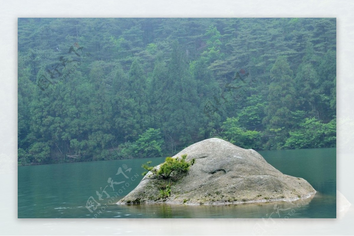 天柱山湖水图片