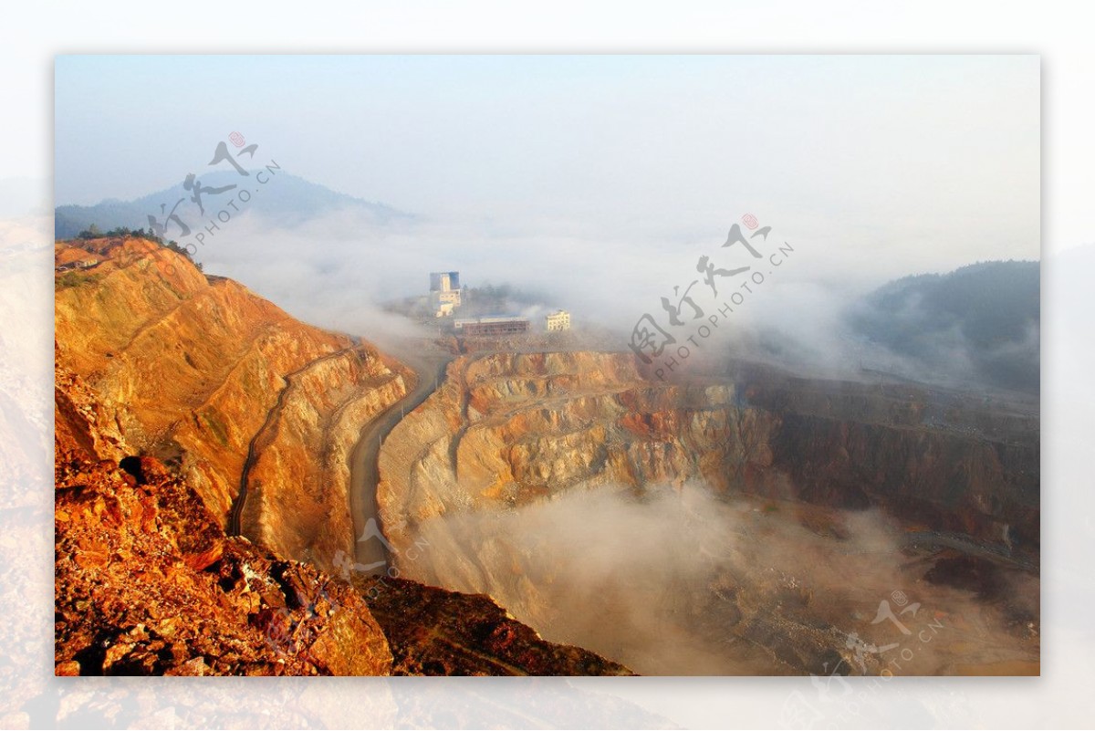 天排山晨曦图片