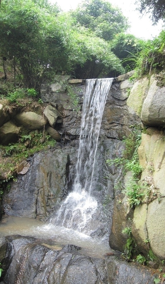 瀑布流水图片