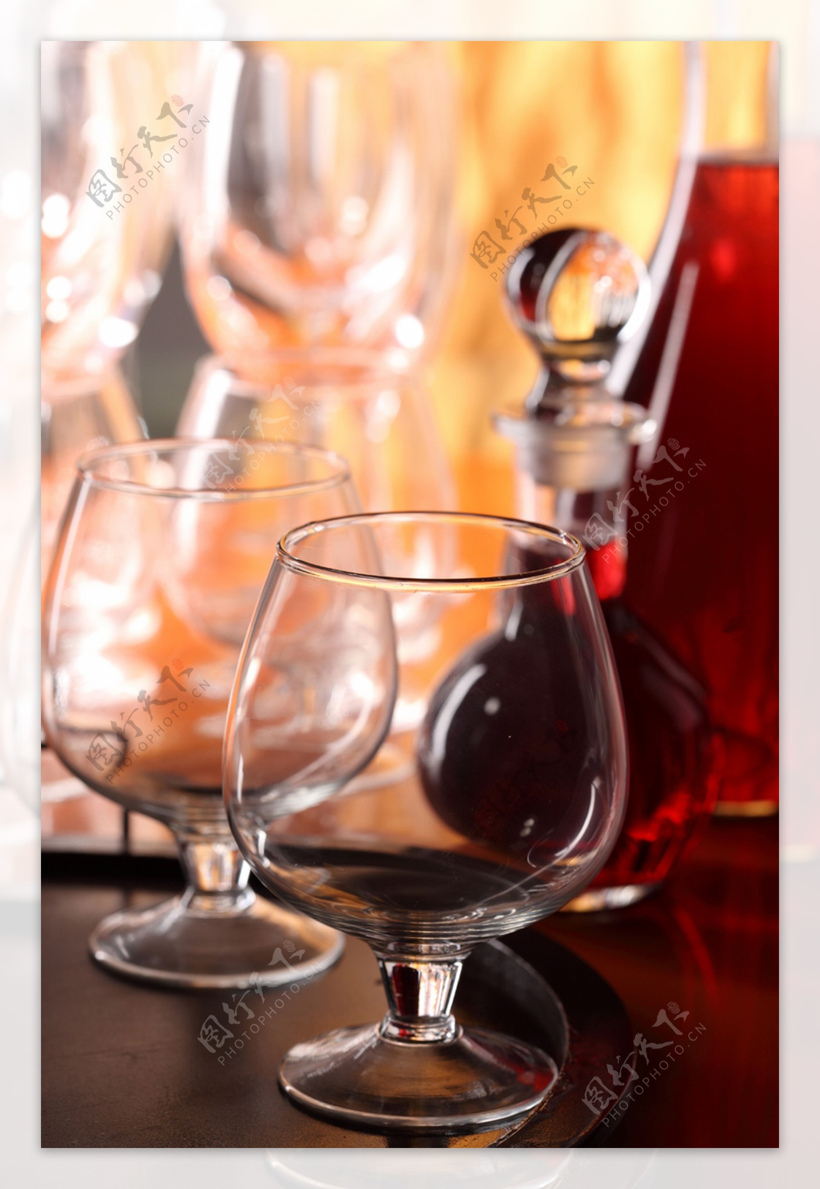 酒瓶酒杯红酒图片