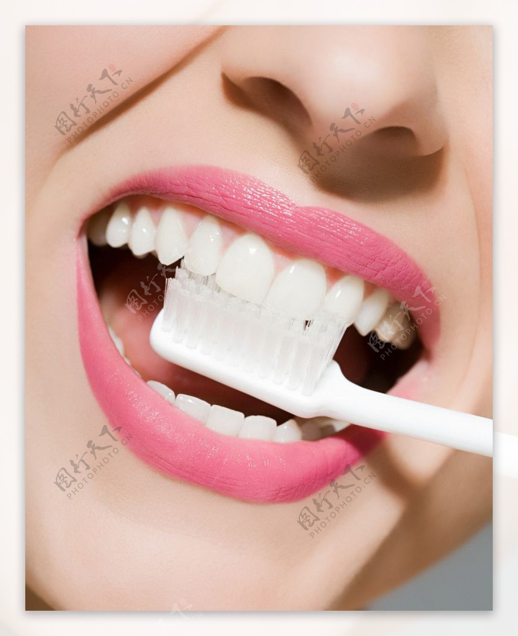 人体局部特写嘴巴牙齿牙膏广告素材高清图片