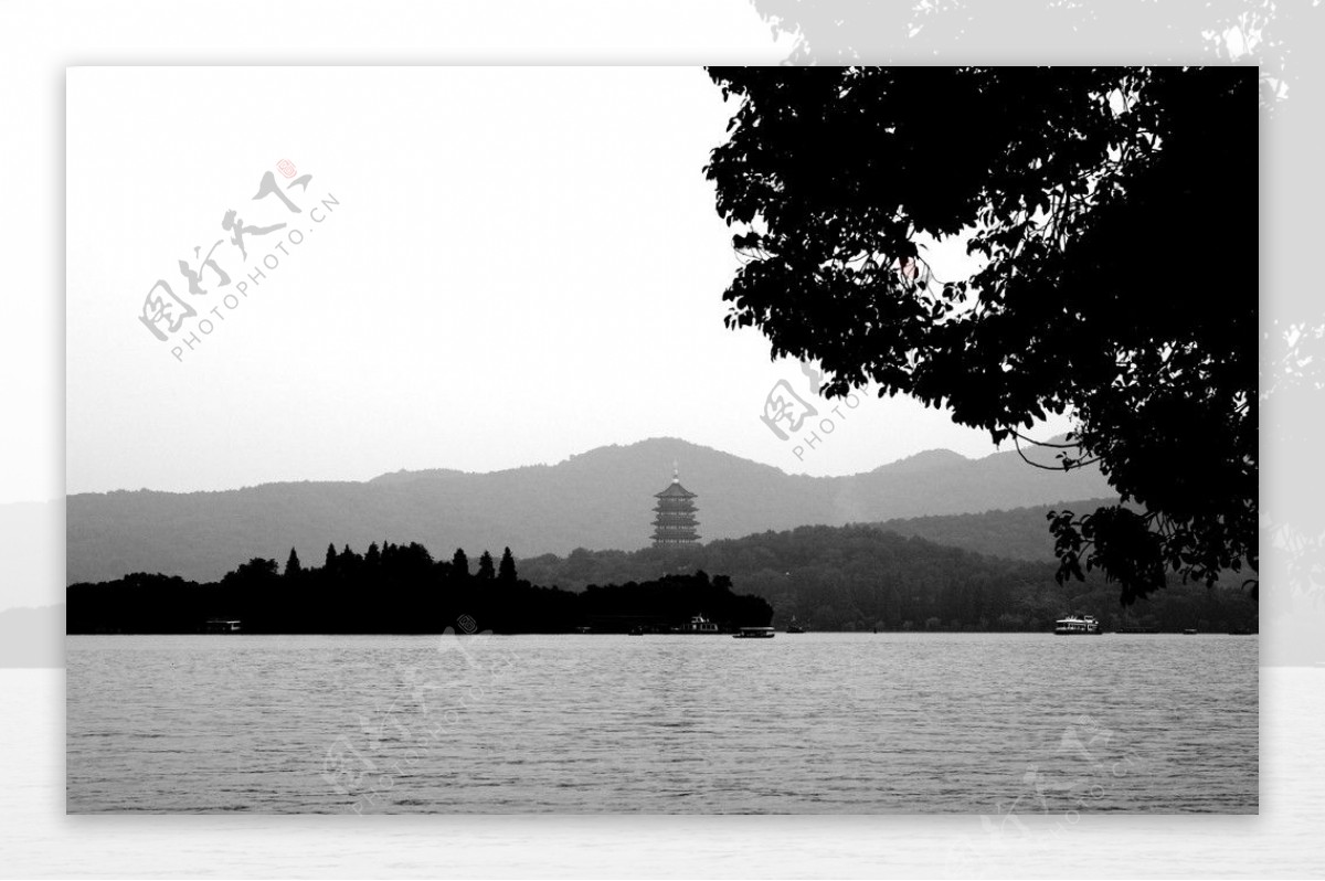湖光山水黑白图片