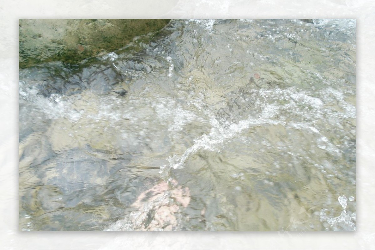 小溪流水图片