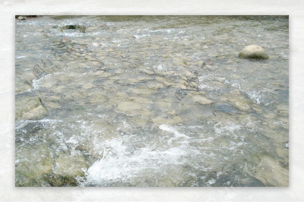 小溪流水图片