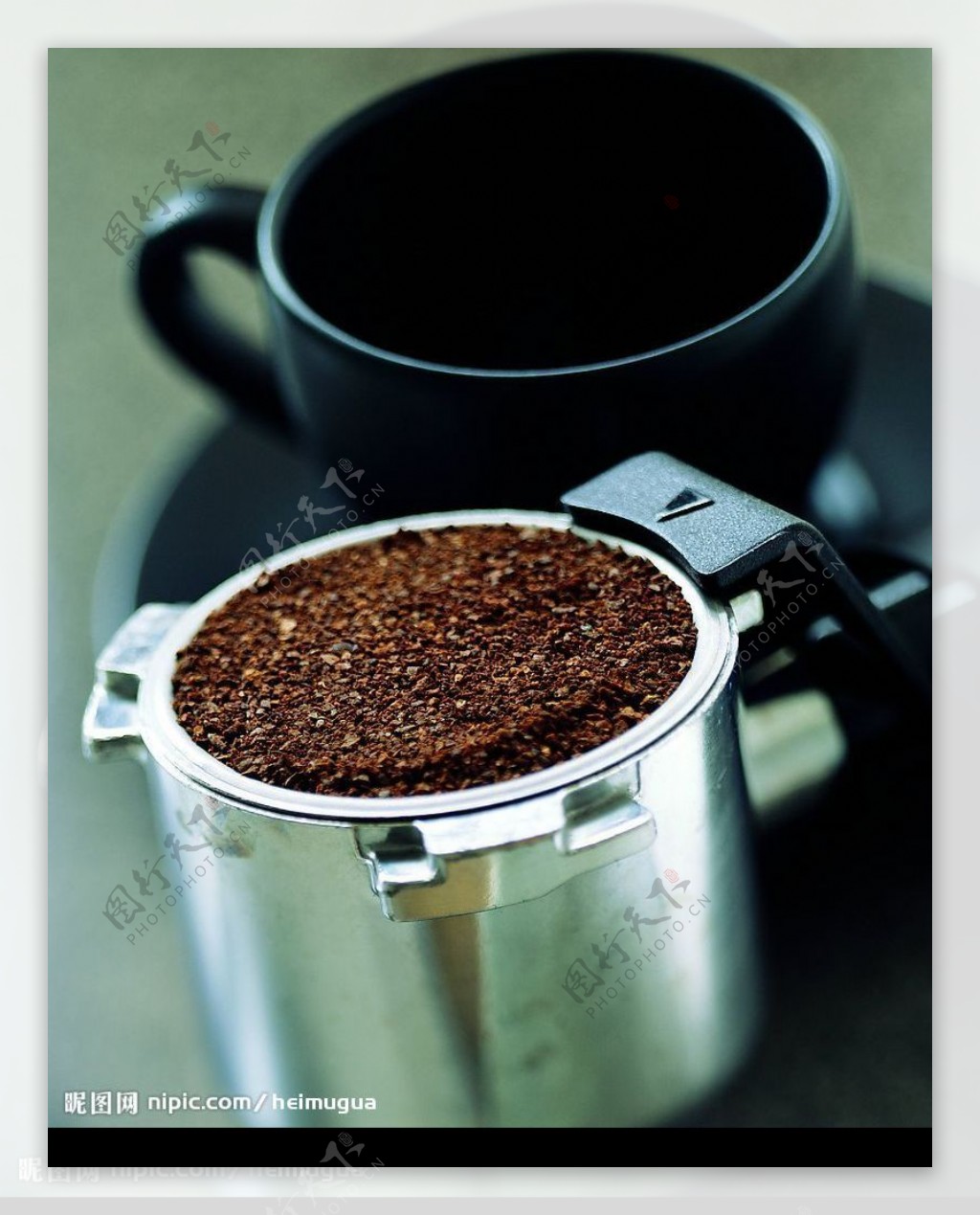 咖啡桶与咖啡杯图片