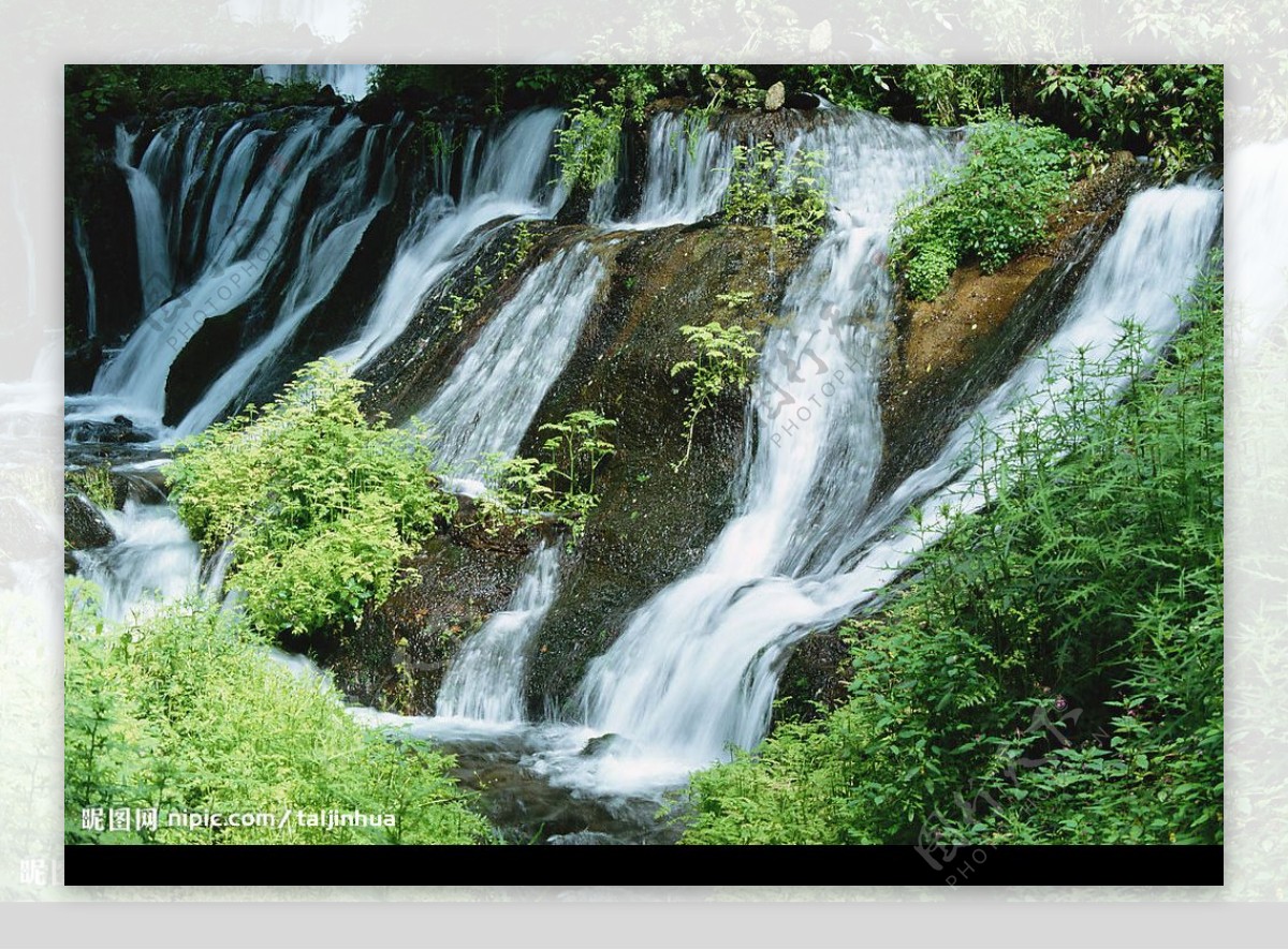 溪水瀑布涌泉流水山泉图片