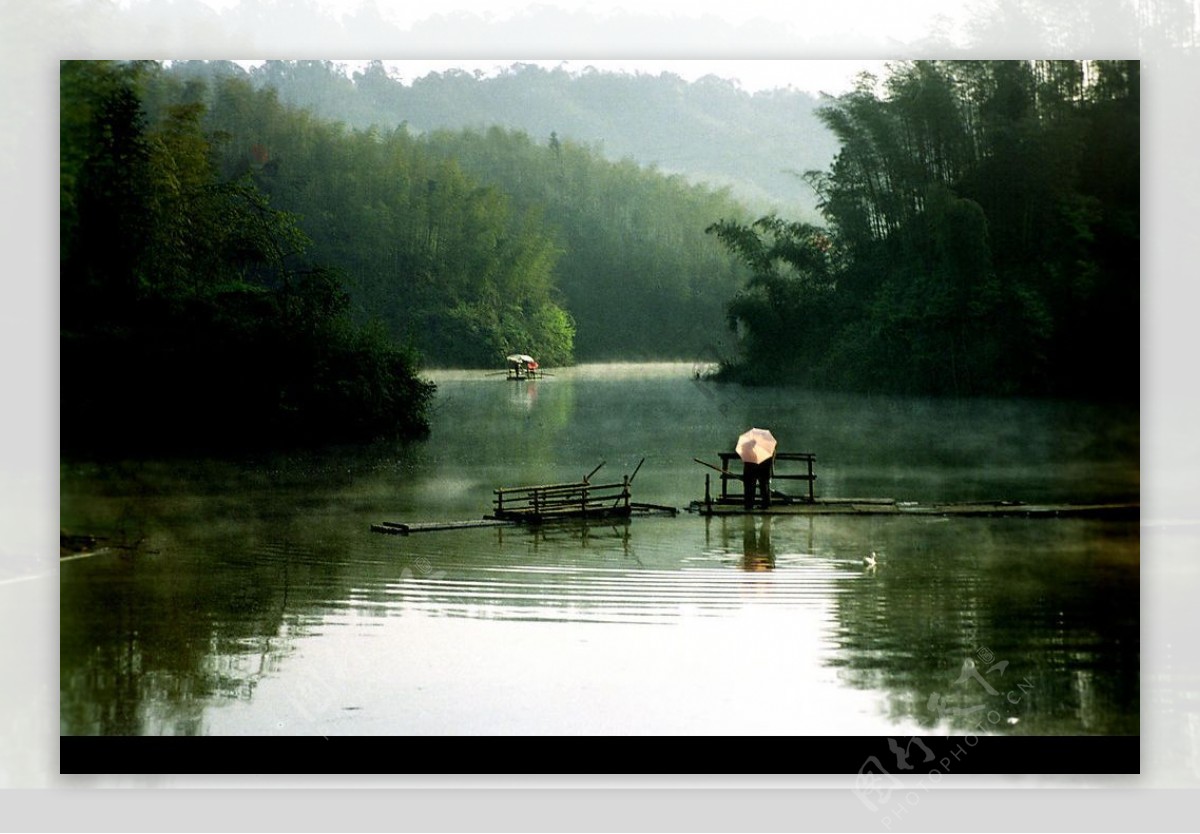 晨曦倩影之湖光山色图片