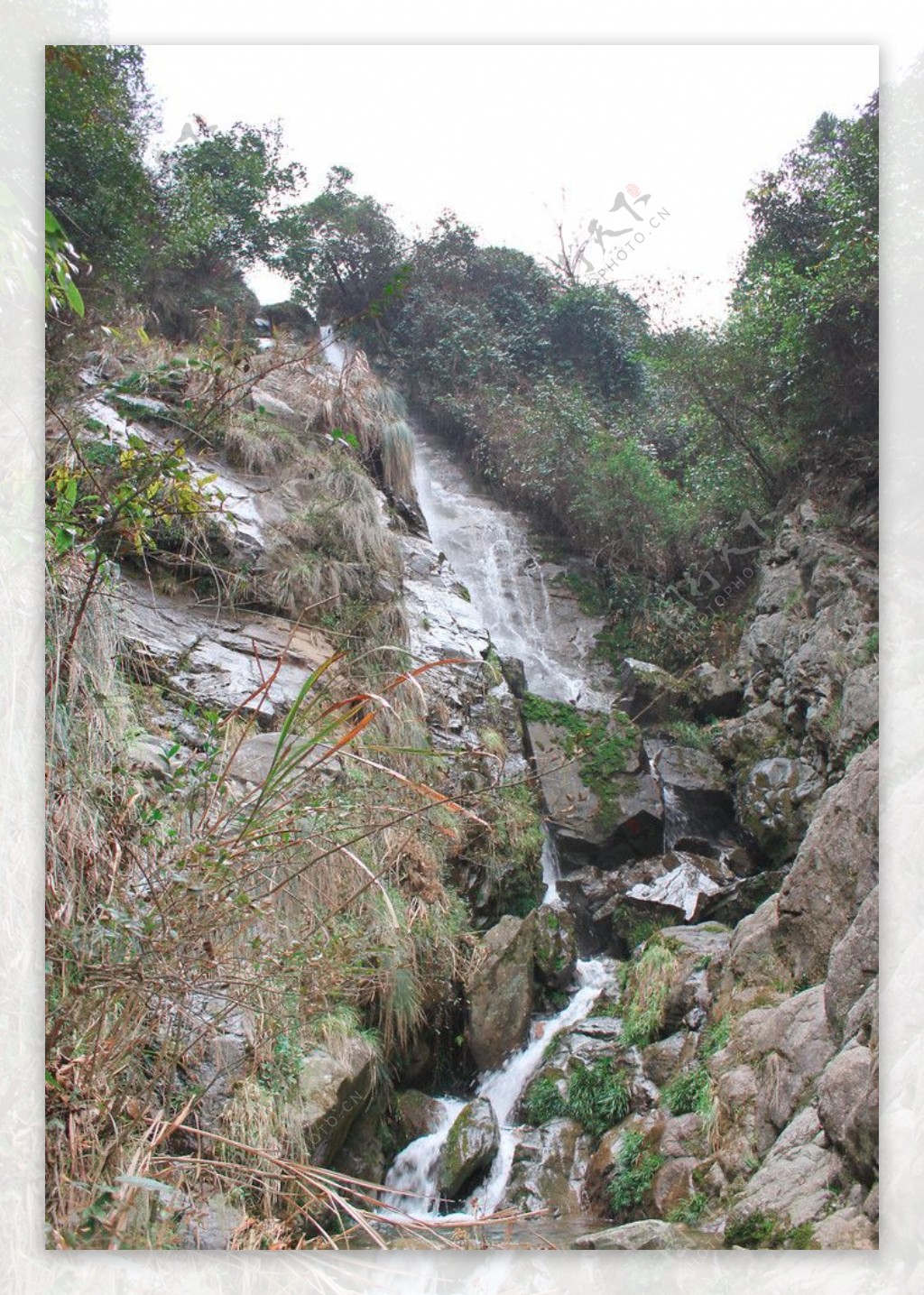 山涧溪水图片