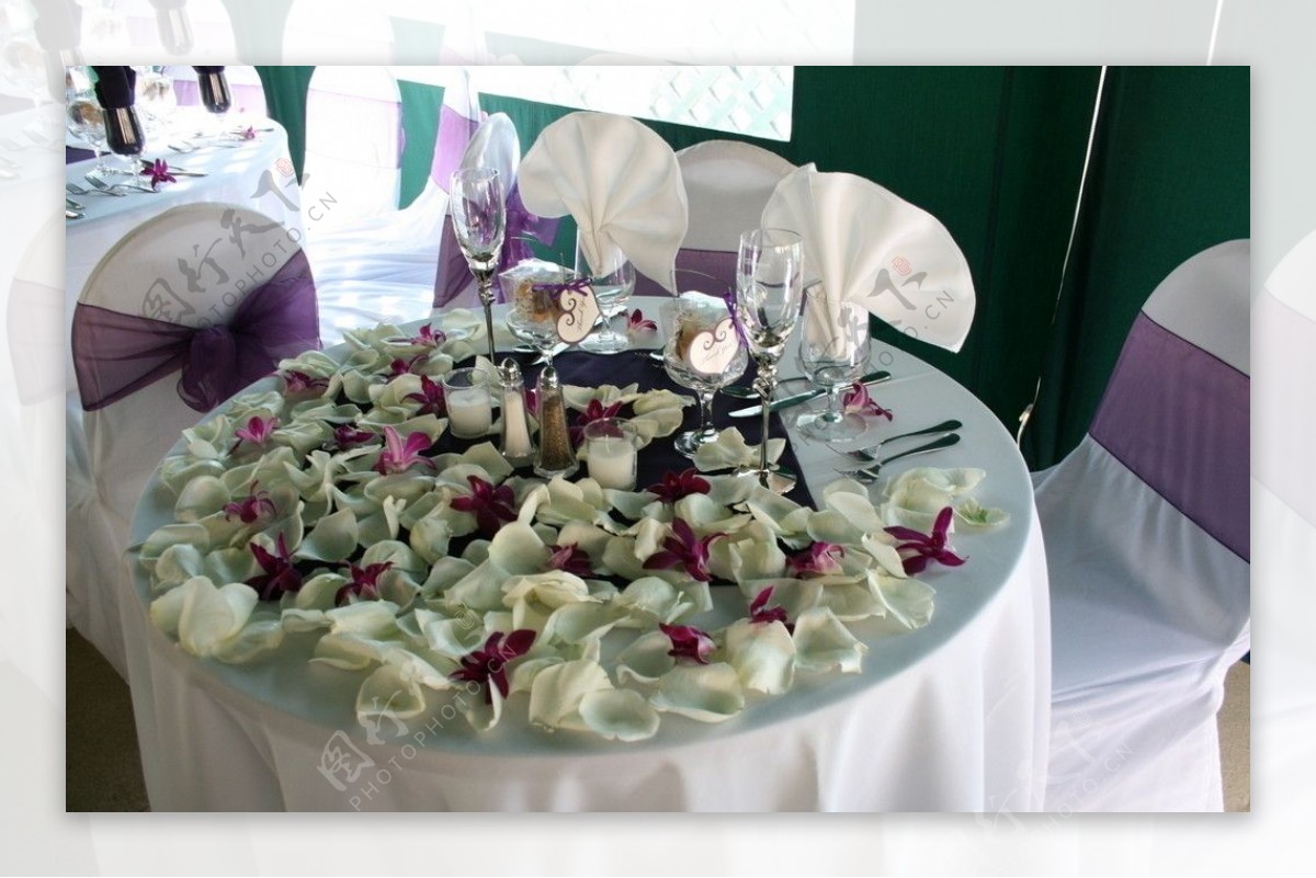 婚礼装饰花艺餐桌西式布置图片
