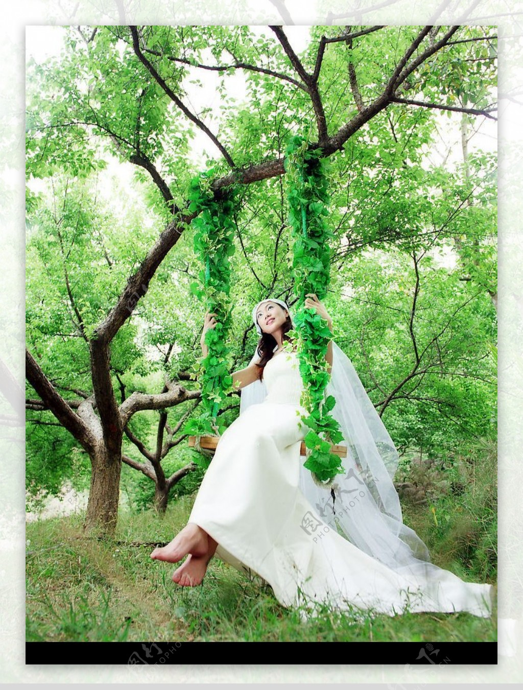 古典而时尚的婚纱幸福秋千图片