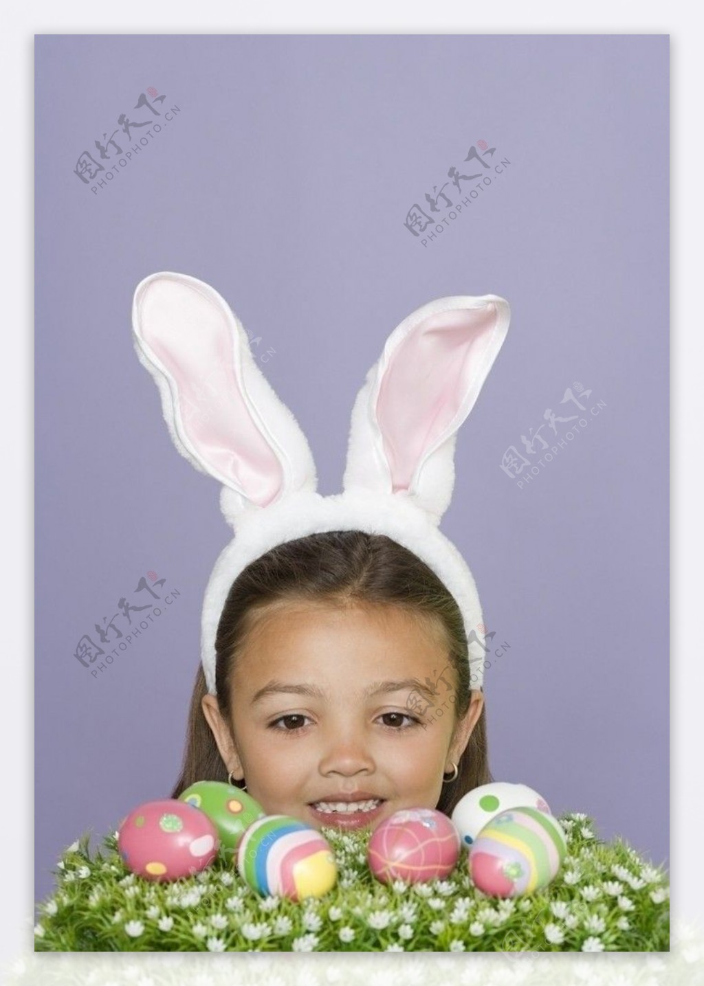 打扮成兔子的可爱小女孩图片
