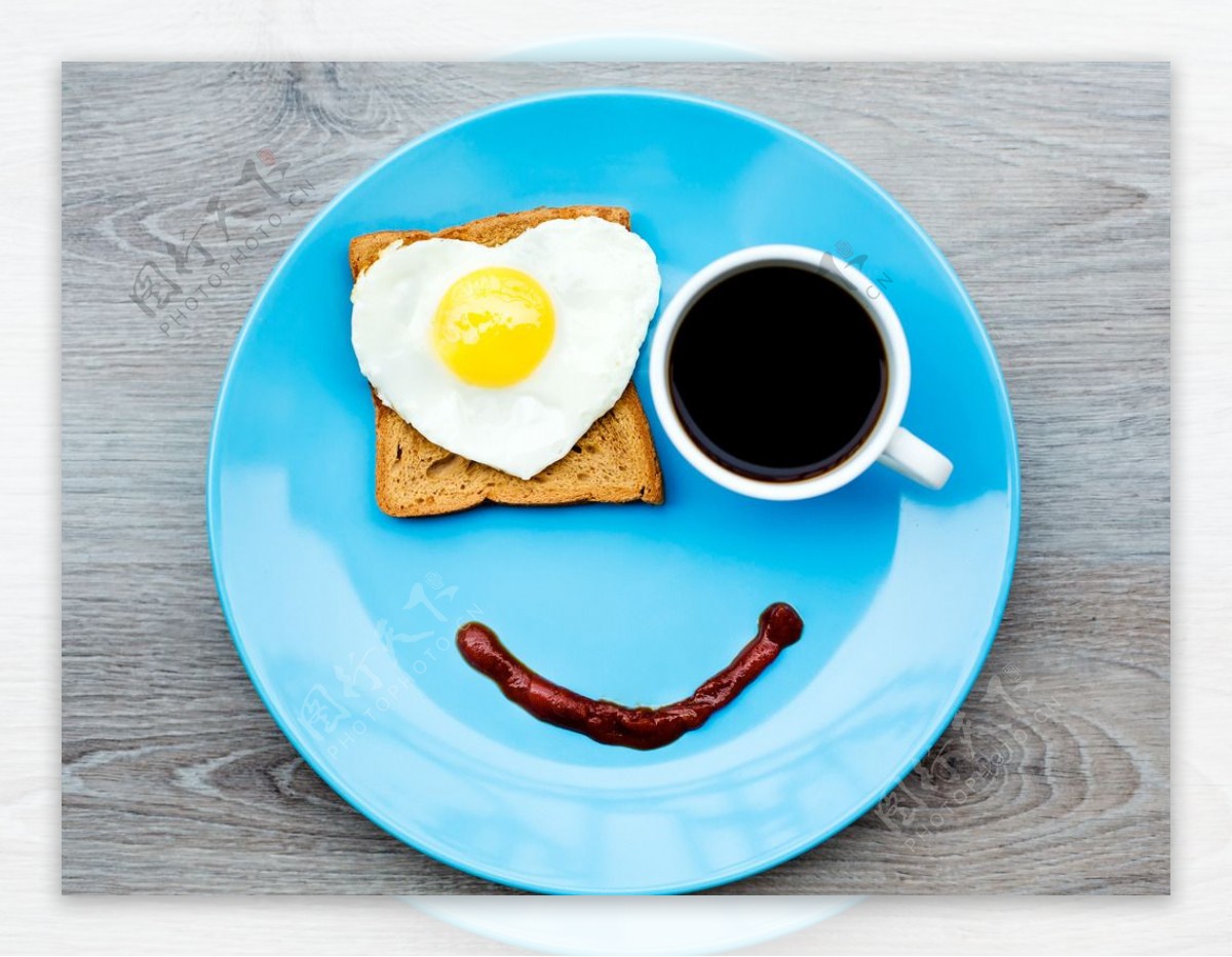 一家人微笑着在厨房吃早餐照片摄影图片_ID:164462243-Veer图库