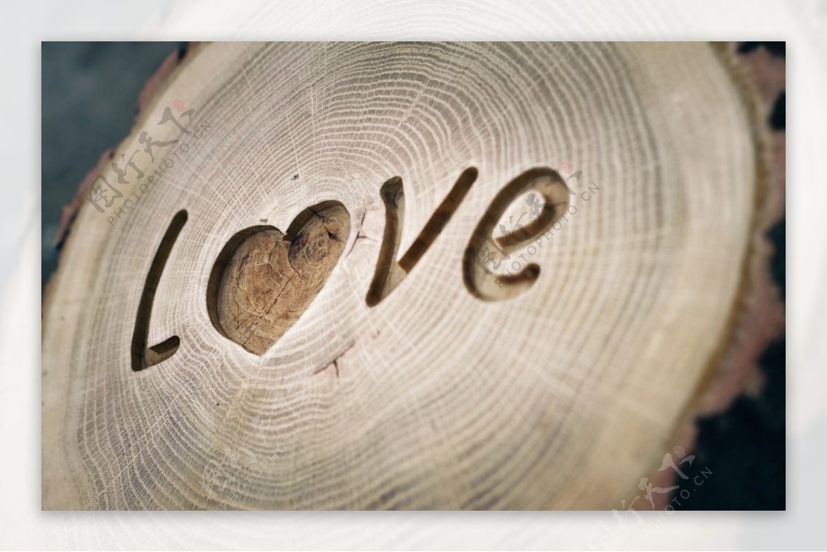 爱情木雕装饰