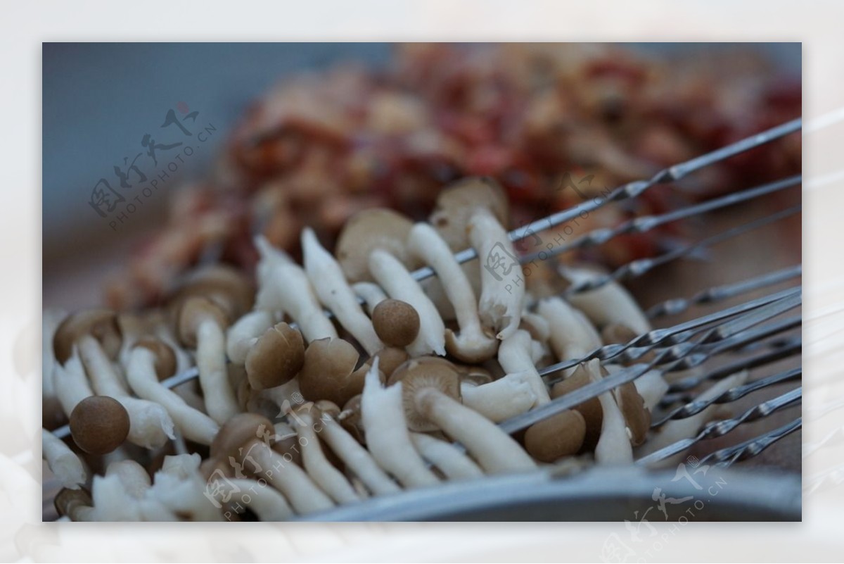 木串烤蘑菇 蔬菜烤肉串 蘑菇蔬菜烤肉串 照片背景圖桌布圖片免費下載 - Pngtree