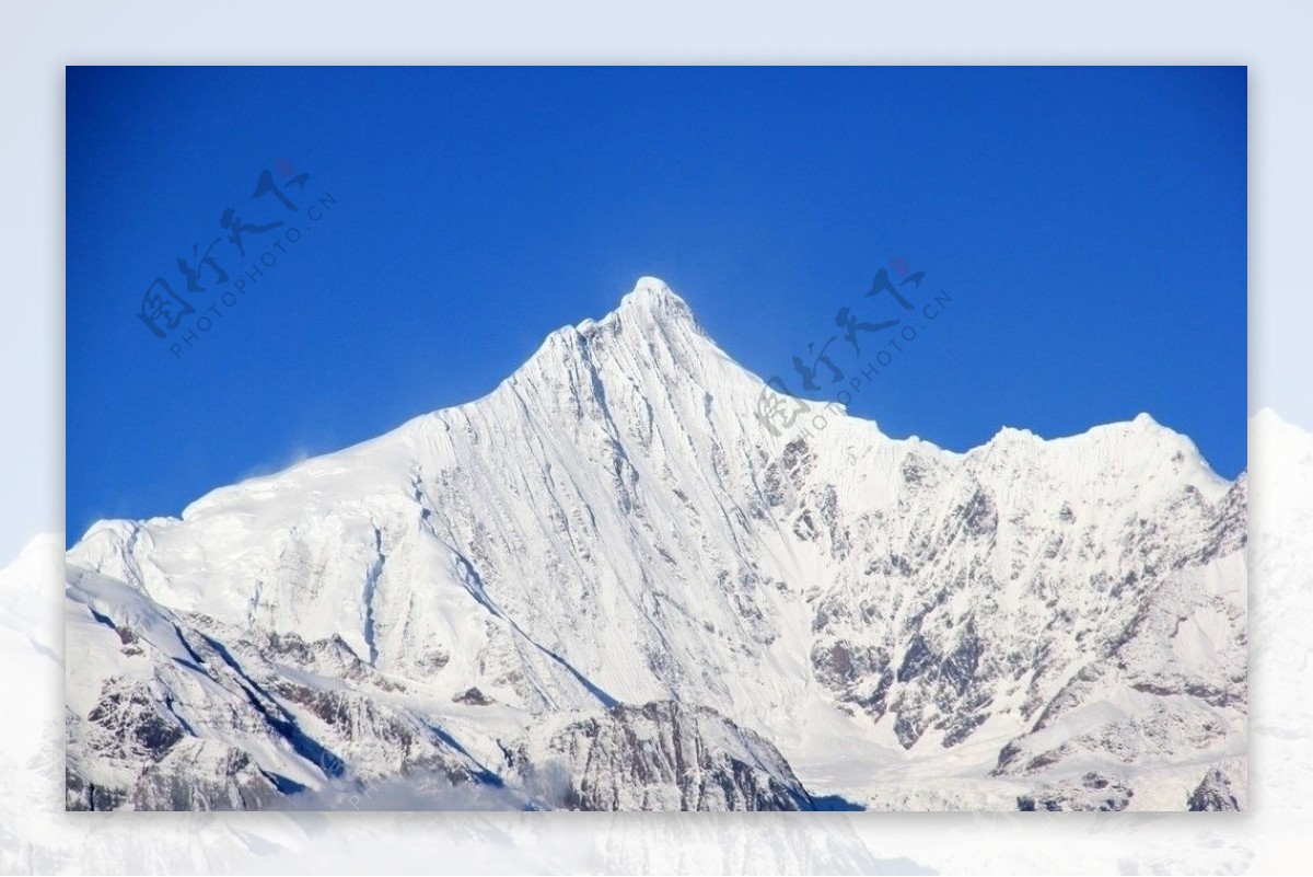 天空雪山