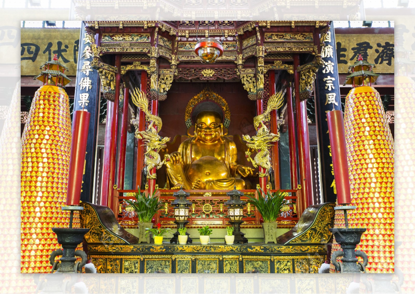 寺庙金佛雕像米勒佛