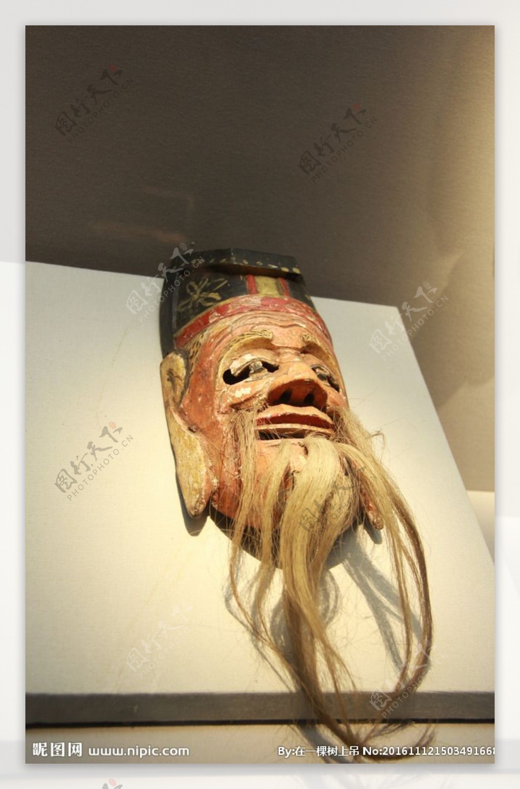 少数民族木雕面具
