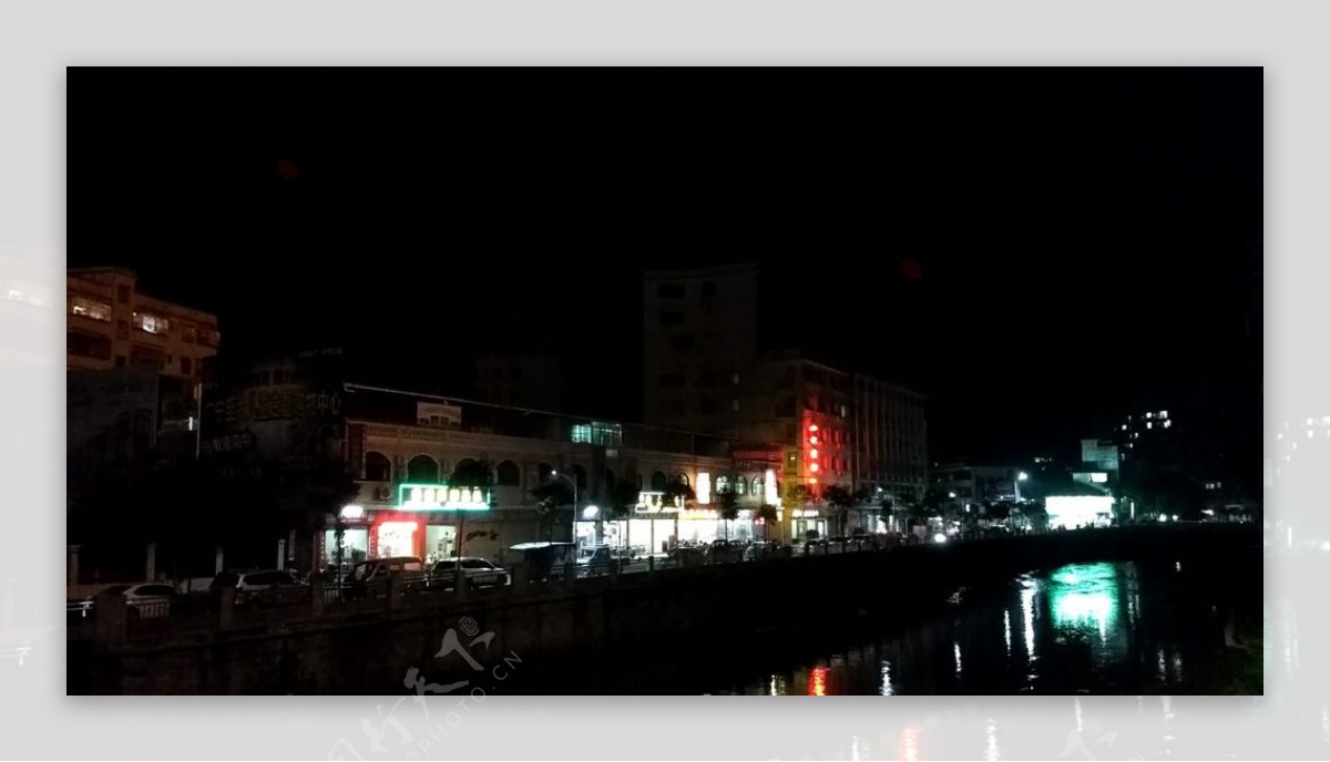 河涌边马路夜景延时摄影