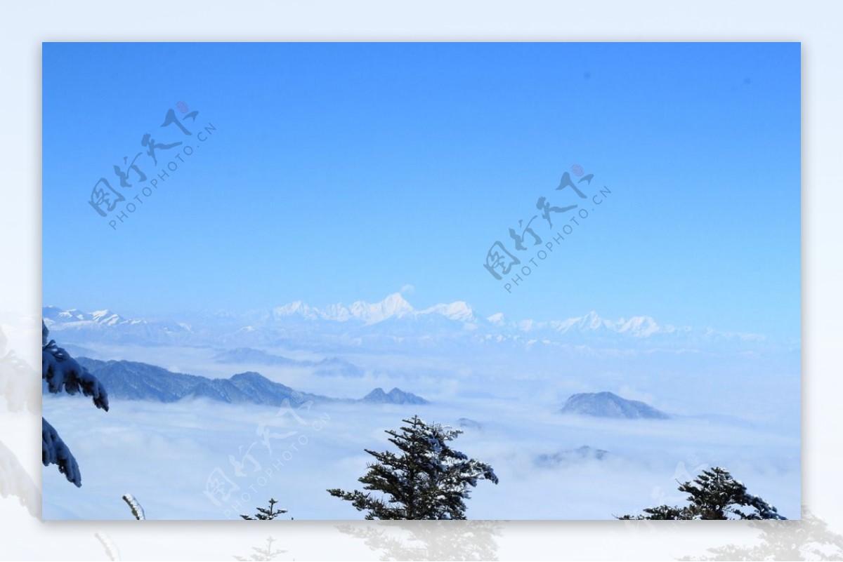 峨眉山雪景