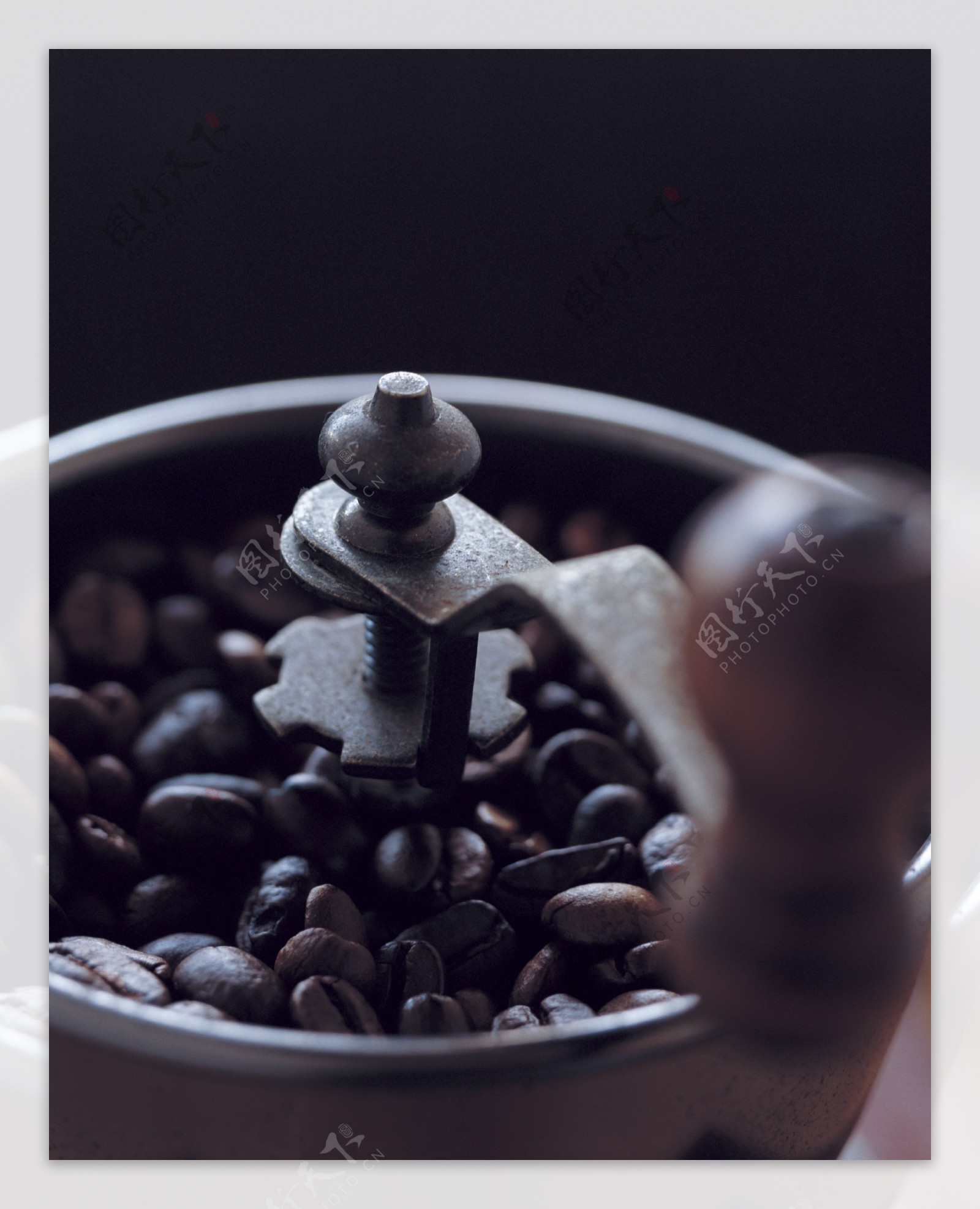 磨咖啡豆图片