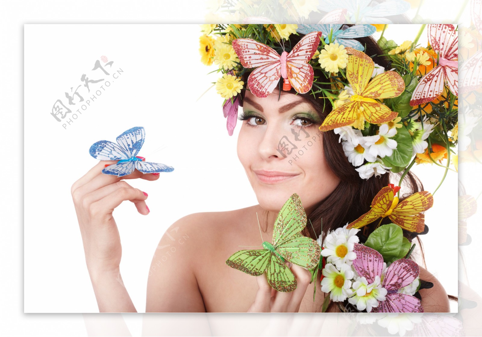 头上戴有花朵和蝴蝶环保女人图片