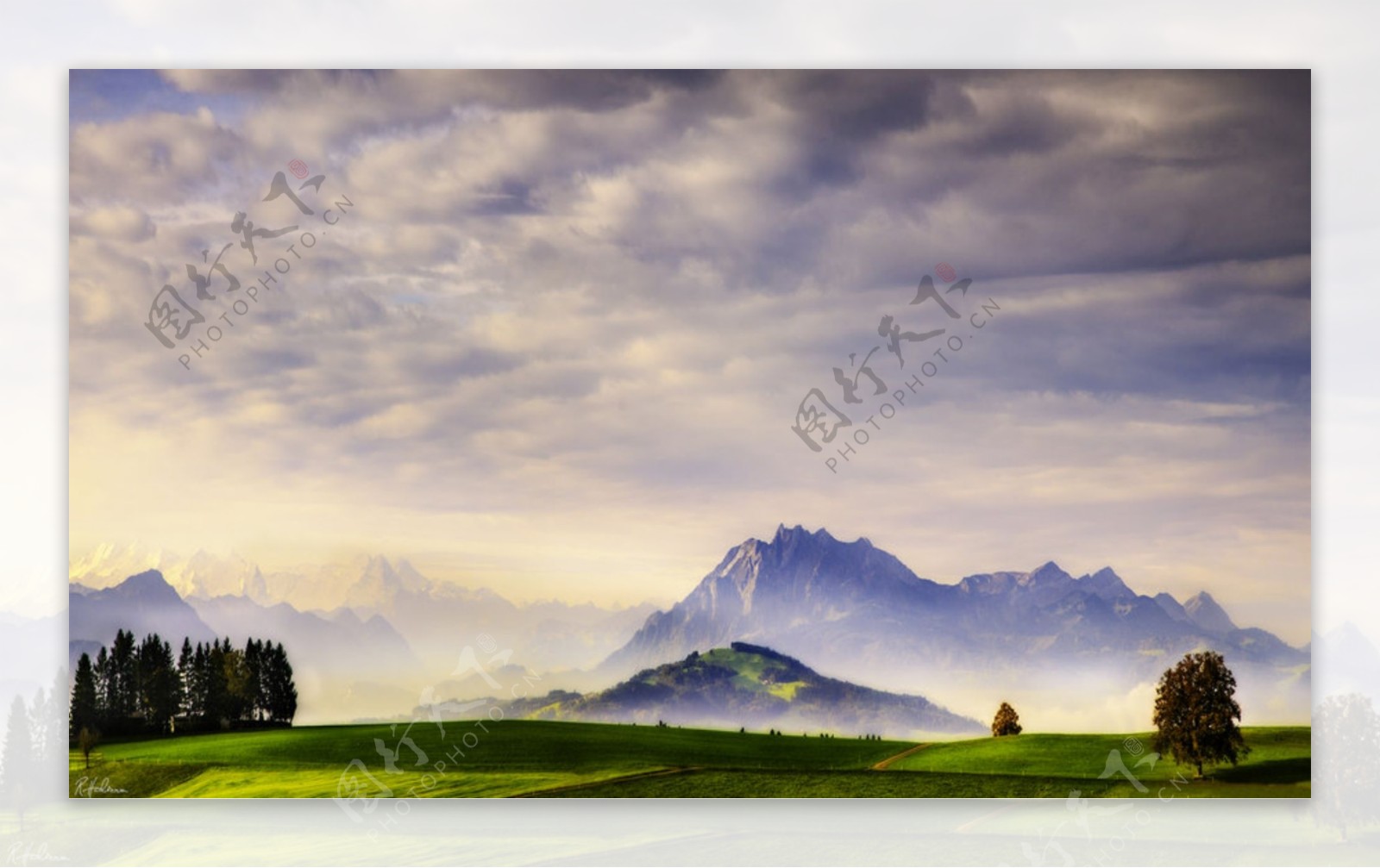 瑞士风景图草原上的天空