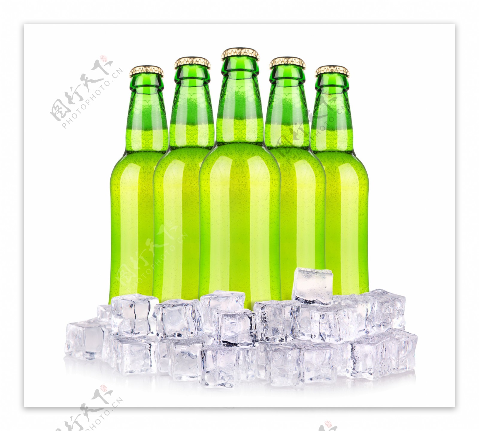 冰块和瓶装啤酒图片