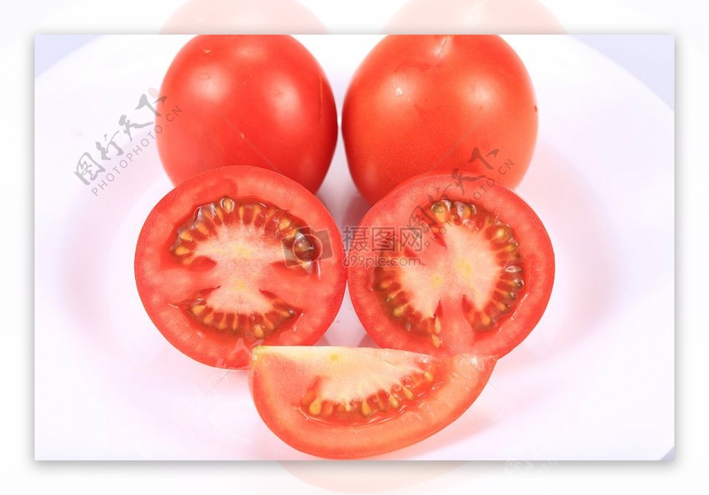 盘子里的番茄