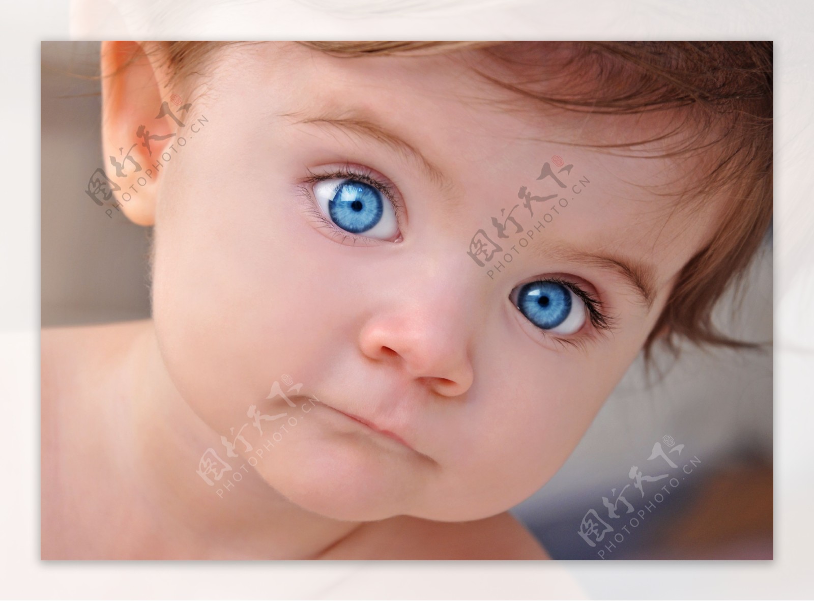 蓝眼睛的宝宝图片