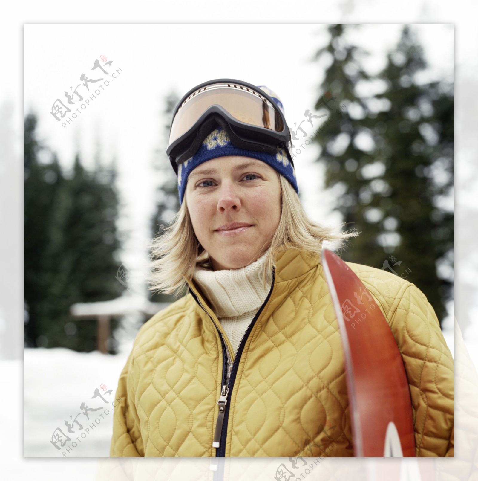 准备滑雪的女人图片