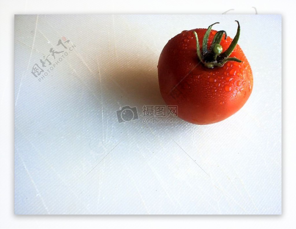 桌面的番茄