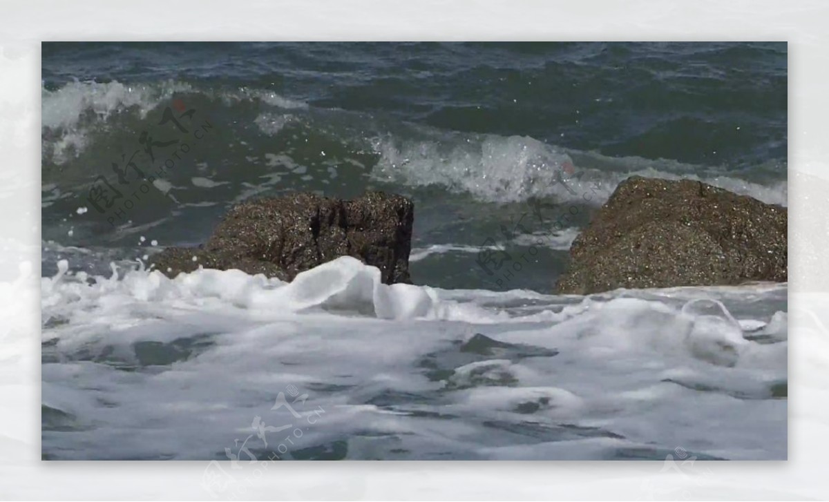 海浪下的石头视频