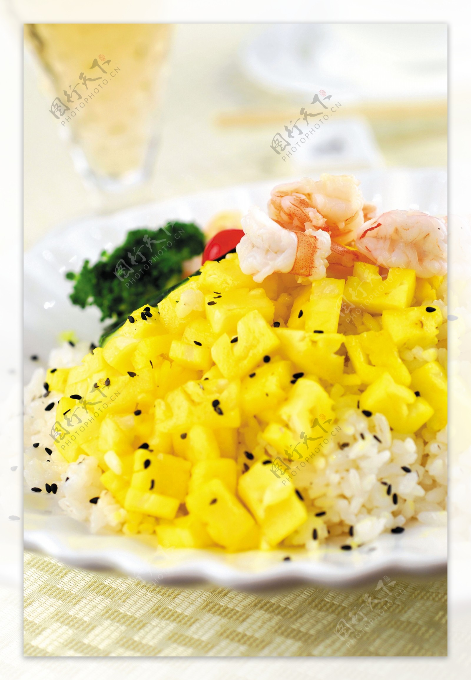 国内美食虾仁菠萝饭图片