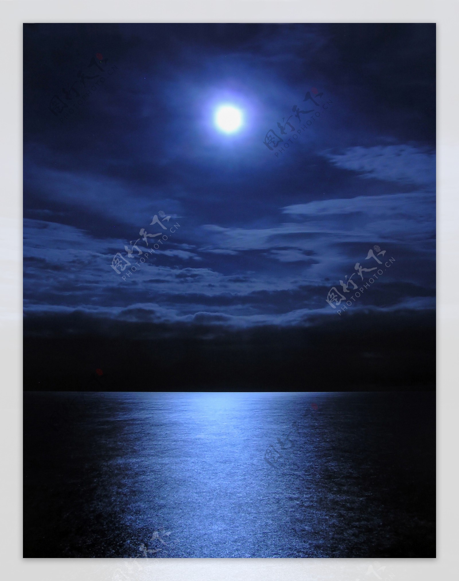 海上月光图片
