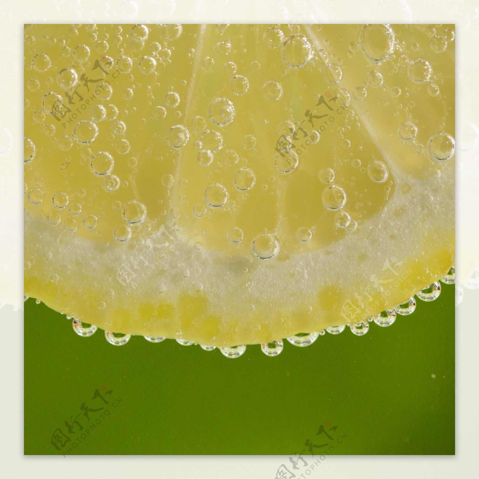 柠檬与露珠图片