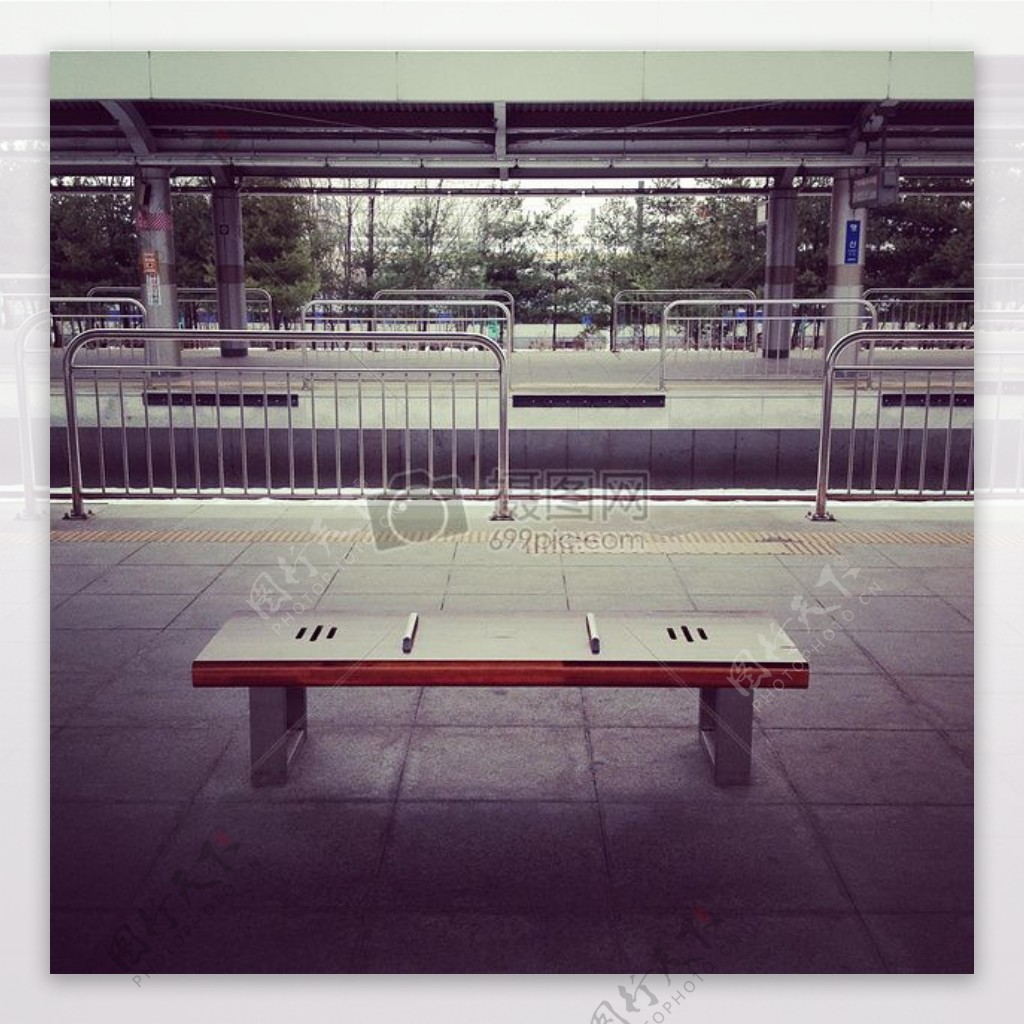 地铁站的座椅