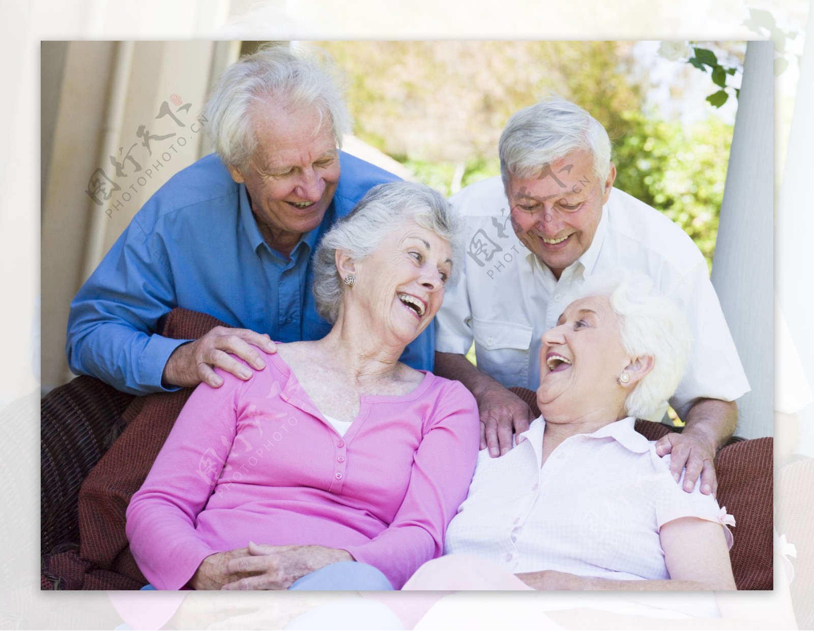 幸福开心的四个老人图片