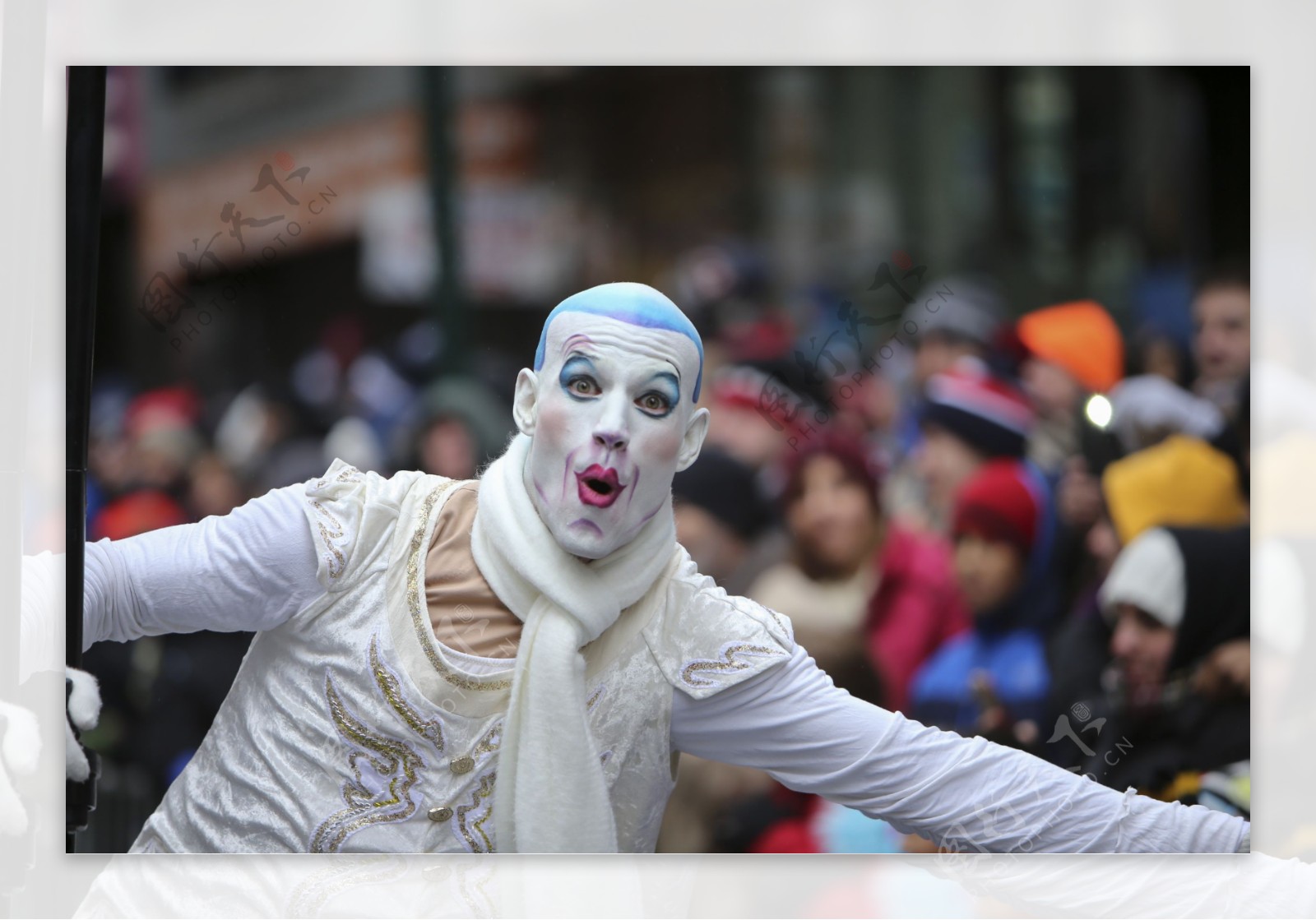 街头小丑艺术表演图片